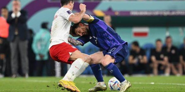 开云在线-出线了！莱万全场防守无怨言：这是一场快乐的失败