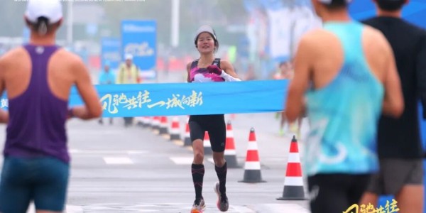 开云体育-武汉一姐熊娟，主场再夺一冠！|马拉松|半程马拉松|空港|赛事|赛道_新浪体育_新浪新闻