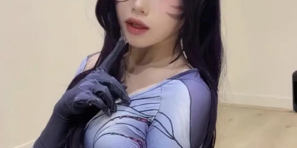 卡莎cos：韩国MSI是吧，那先研究一下韩服